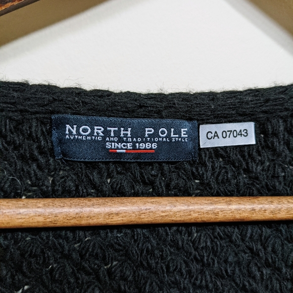 North Pole black knitted ponchos - Picture 5 of 6
